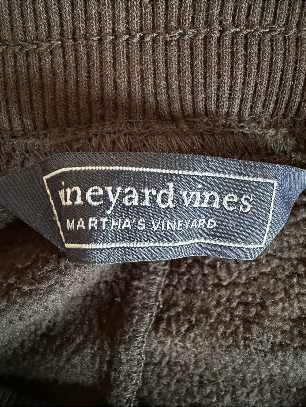 Vineyard Vines Dreamcloth Joggers.
Black. Size Large. EUC - Picture 4 of 7